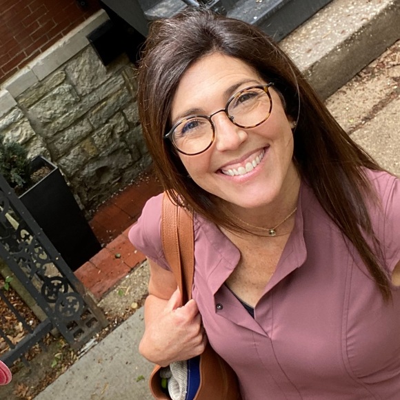 Meet your Posher, Kristin - Picture 2 of 4